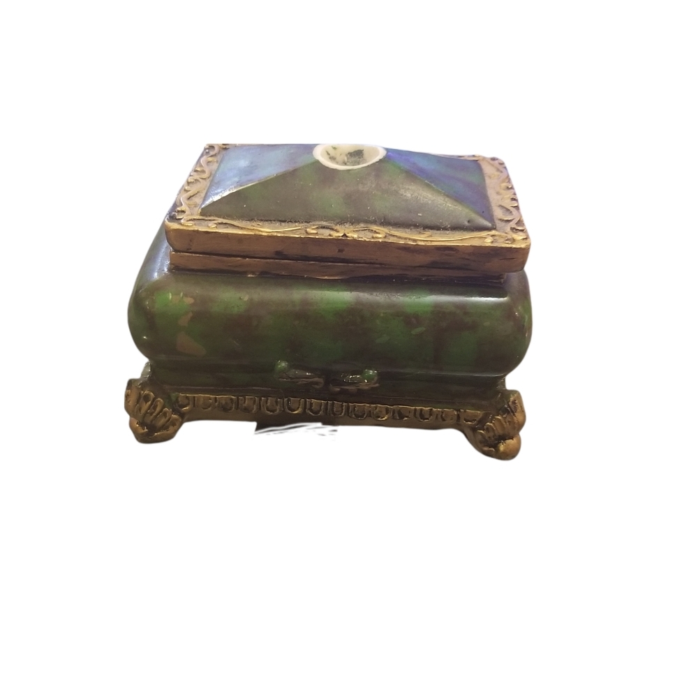 very chic jewelry and accessories box